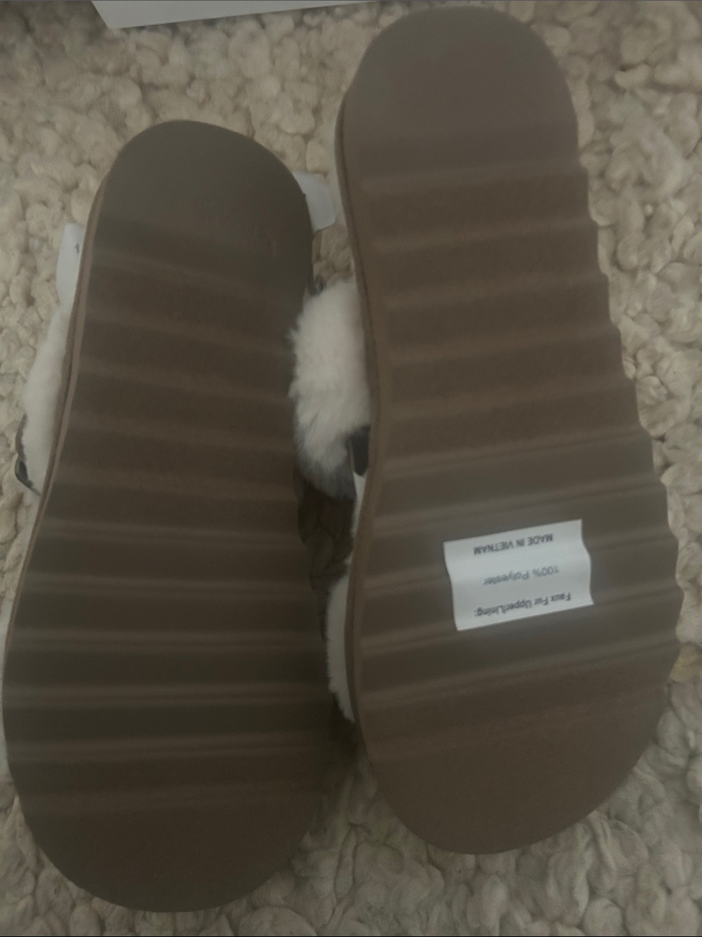 Koolaburra by Ugg Beige Slippers (Boxed) size 9 Brand New in Box - Picture 5 of 6